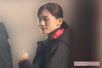 綾瀬はるか『ぎぼむす』に続く“美スーツ姿”を披露!お肌ツヤツヤのドラマロケ現場