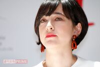 滝川クリステル「自転車転倒で顔に大ケガ」インスタ投稿に浮上する“陰謀論” まさかの言説が唱えられる…