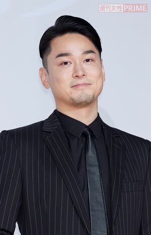 ドリアン・ロロブリジーダ●1984年12月24日生まれ、東京都出身。初出場した2006年開催の「若手女装グランプリ」で優勝し、華々しくデビュー。その後、数々のイベントやアーティストのコンサート、PV、ファッションショー、CM、舞台・映画などに出演。'18年には作詞家・及川眠子と作曲家・中崎英也のプロデュースによるディーヴァユニット「八方不美人」としてCDデビュー。180センチのスレンダーなボディに20センチのハイヒールと巨大なヘッドドレスを装着し、圧倒的な存在感を放つ。