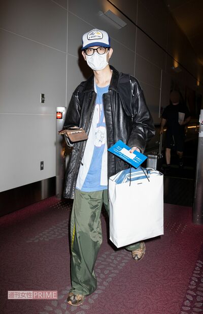 新婚旅行先のロンドンから帰国した菅田将暉（2022年9月）