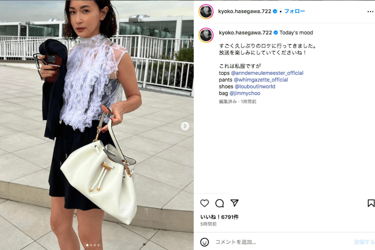 ミニスカート姿で生脚を披露した長谷川京子（公式インスタグラムより）