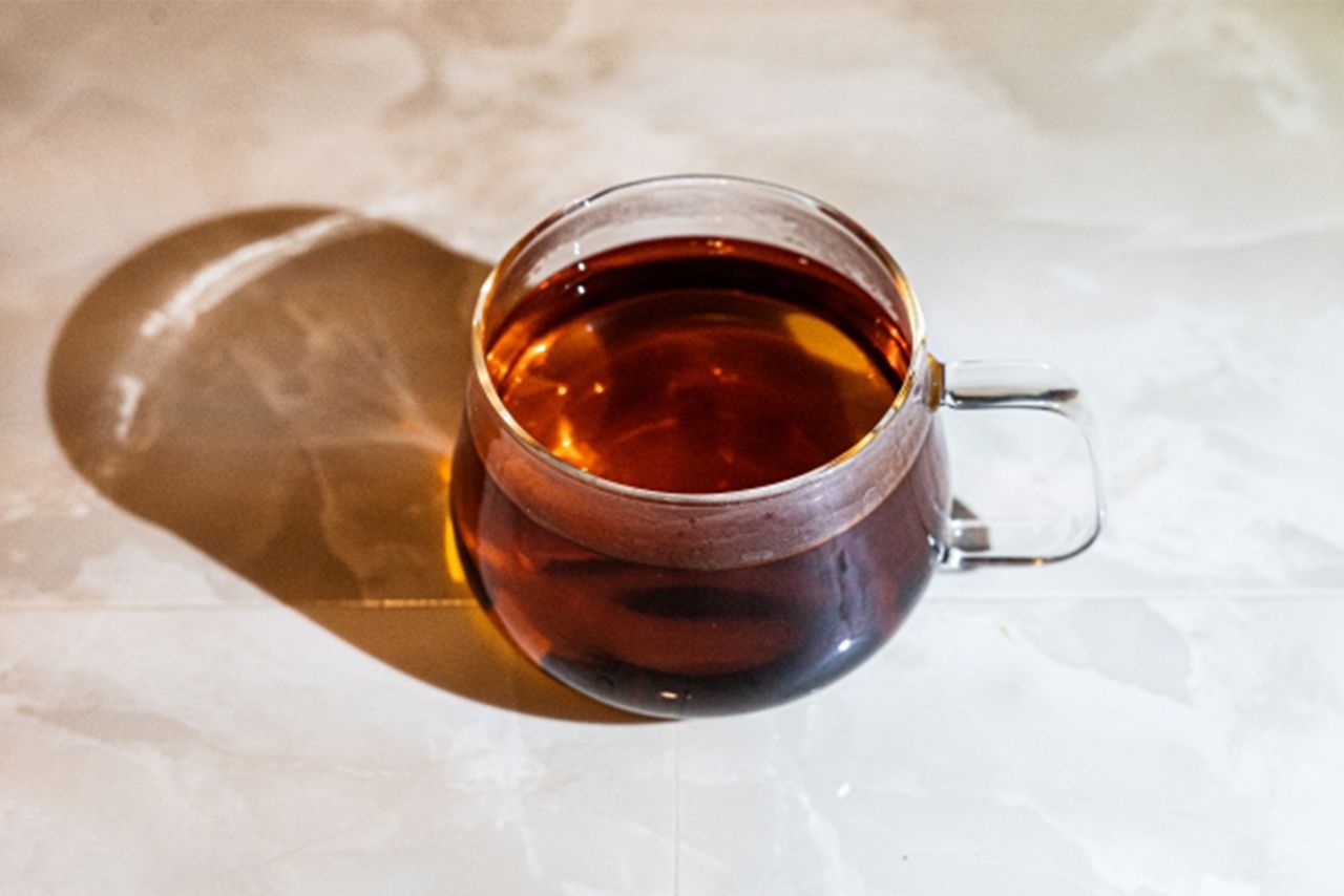 血流の改善や血管の強化、毛細血管の拡張を助けるというルイボスティー。むくみや便秘の改善も期待できる　※写真はイメージです