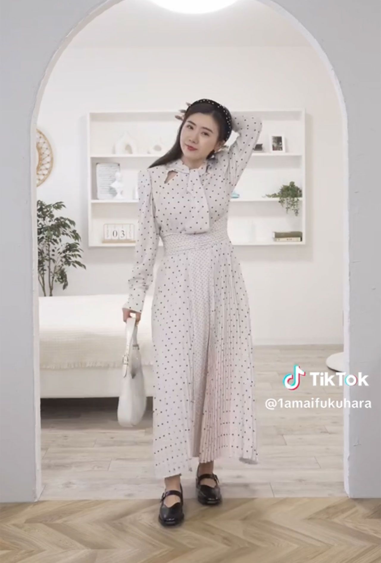 「なに目指してるかわかんない」秋服コーデ披露でツッコミが続出した福原愛（公式Tiktokより）