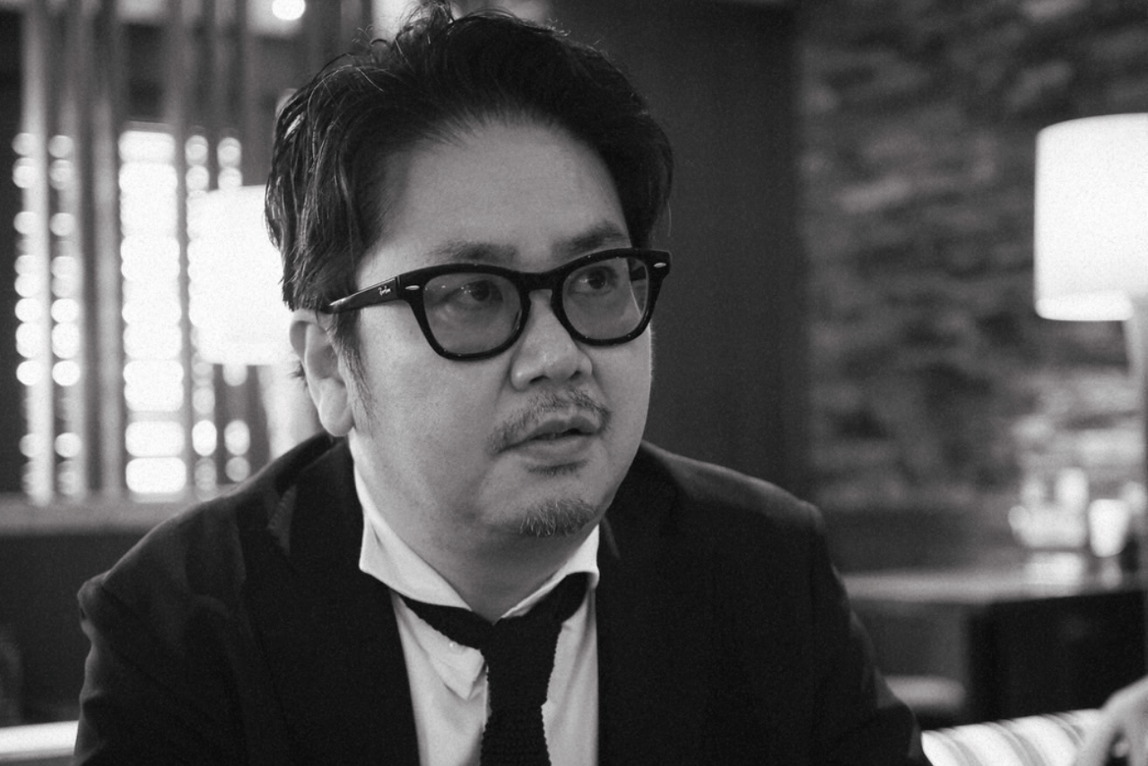 甚野博則さん。1973年生まれ。大手メーカーや出版社などを経て、2006年から『週刊文春』記者に。現在はフリーランスのノンフィクションライターとして週刊誌や月刊誌などで社会ニュースやルポルタージュなどの記事を執筆する。最新著書『ルポ　超高級老人ホーム』（ダイヤモンド社）が話題。