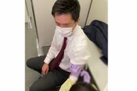 吉村洋文府知事・高市早苗議員に「ワクチン打ってるフリ」疑惑、ネットの指摘で分かれた“明暗”