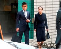 魔裟斗＆矢沢心 地味なスーツ姿で有名幼稚園の説明会に参加