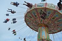 なぜ朝から風船を売っているのか? テーマパークの「謎」に隠された真実