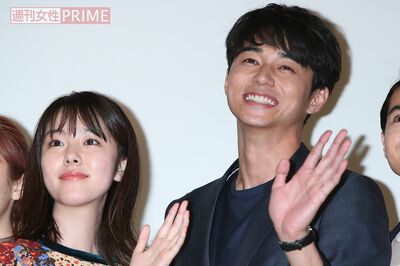 映画『寝ても覚めても』舞台挨拶での唐田えりかと東出昌大（2019年8月）