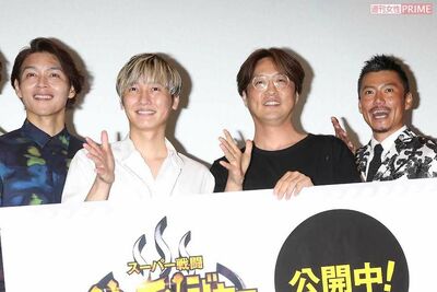 『純烈』武道館ライブにDV報道の元メンバー・友井雄亮がサプライズ登場「出しちゃダメ」「復活して」乱れる…