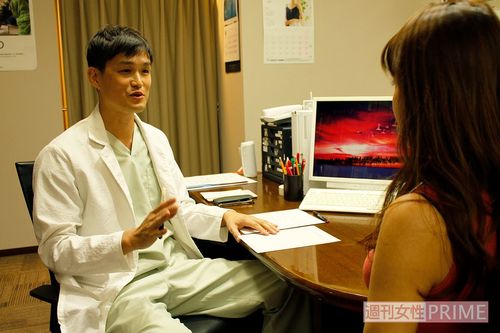 呂秀彦医師から丁寧なカウンセリングを受ける