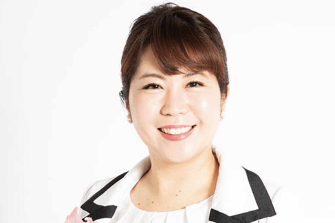 お笑いコンビ・ハナイチゴの関谷友美（太田プロダクション公式サイトより）