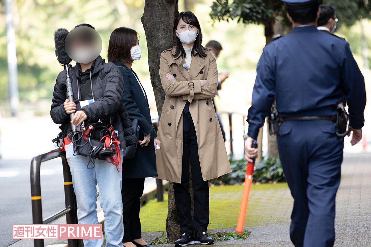 取材現場のTBS山本恵里伽アナ