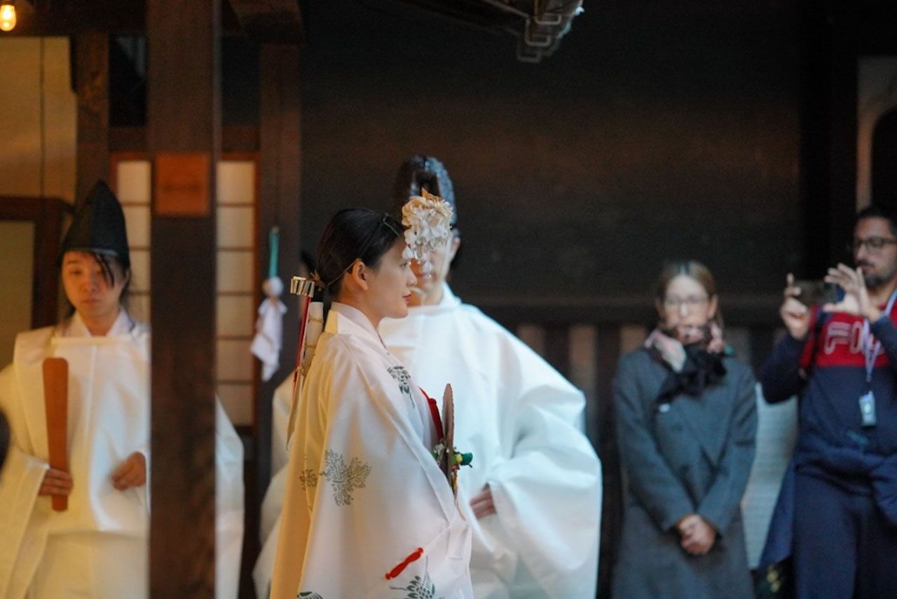 日本文化伝承協会は落合陽一を神職に迎えて『計算機自然（デジタルネイチャー）神社』を創建した（写真はプレスリリースより）