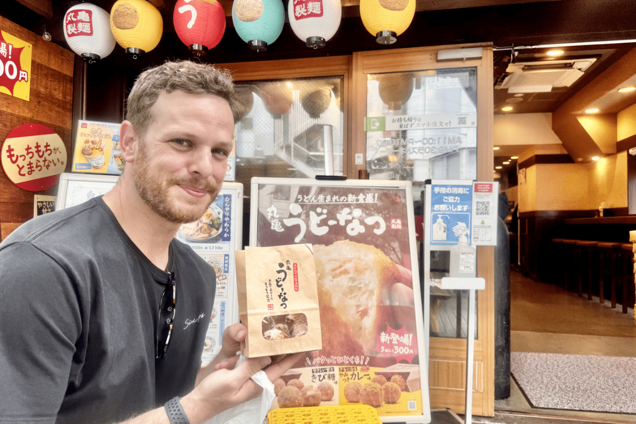丸亀うどーなつを食レポしてくれた文化通訳家のネルソン・バビンコイさん