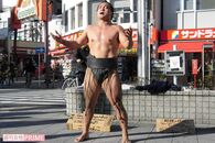 Twitterで話題、相撲パフォーマー・ごっちゃんこが行き着いた「生きづらさ」の先