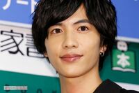 志尊淳、ベッドでの超プラベ写真を投稿して飛び交う「誰が撮ってるの!?」というヤキモチと“あざとい”の声
