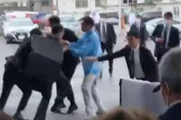 「爆発物を蹴った先に一般の方が…」岸田首相襲撃でのSPの“優秀すぎる行動”に賛否両論「素早い」「多少の…