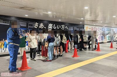 渋谷駅に展示されたジャニーズJr.東京ドーム公演広告にファンが殺到