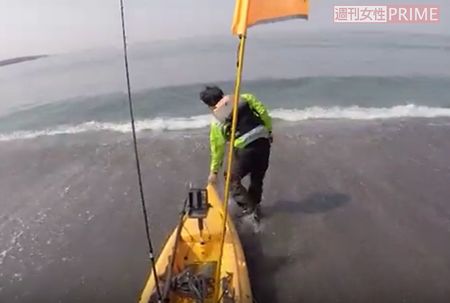 鈴木が愛用するカヤックは2つあり、写真は昔から使っているもの（鈴木のユーチューブより）