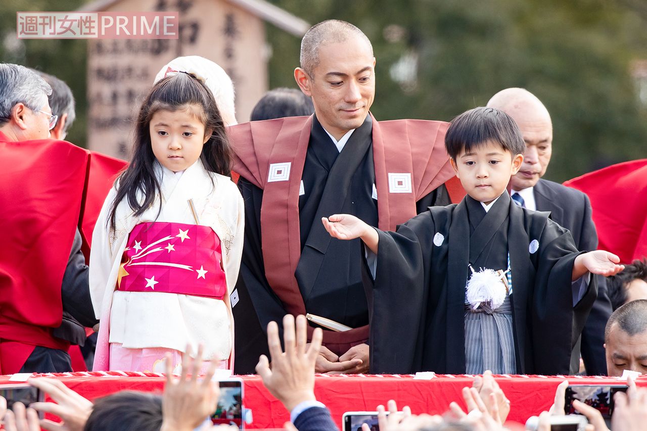 成田山新勝寺に現れた市川海老蔵と長女・麗禾ちゃん、長男・勸玄くん
