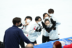 '22年北京五輪のエキシビションの練習中、宇野昌磨や鍵山優真ら、後輩たちと戯れていた