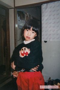 レレレのおじさんの洋服でポーズ