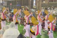 徳島市長の“中止要請”ふり切り台風の中『阿波おどり』が強行開催、避難指示・暴風警報もスルーに「人命よ…