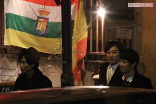 インパルス堤下敦の前妻との結婚パーティーに出席した相方の板倉俊之、ロバート秋山竜次、品川庄司の庄司智春（2011年11月）