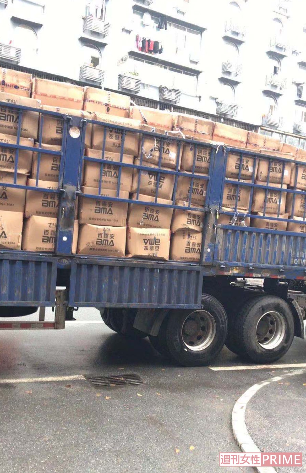 封鎖中ーーゴーストタウンとなっていた武漢。人を見かけても商店内の行列か防護服を着ている人ばかり