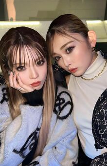 ゆきぽよと同じギャルタレントのゆうちゃみ（右）と、その妹であるゆいちゃみ（左）（ゆいちゃみ公式インスタグラムより）