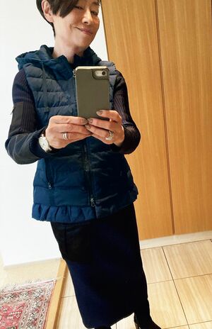 「マックスマーラ」のリブワンピで同系色コーデ