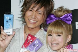 '09年、イベントに参加する梅田直樹と益若つばさ。理想の夫婦として頻繁に取り上げられた