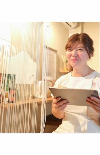 詐欺と窃盗の容疑で逮捕された金地紗弓容疑者（Googleより）