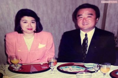 夫の繁武さんと藤崎さん。政治家の妻として会合に出席することも