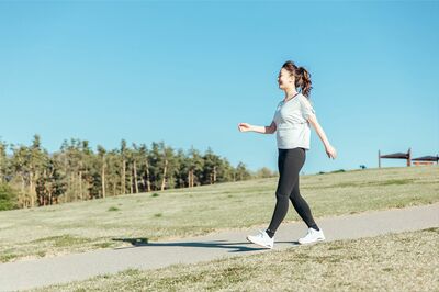 ウォーキング「1日1万歩は歩きすぎ」認知症予防・高血圧も改善、74歳現役医師が推奨する歩数より「速さと歩…