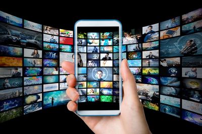 バーチャルな姿に魂を吹き込む、新しい形のタレント「VTuber」