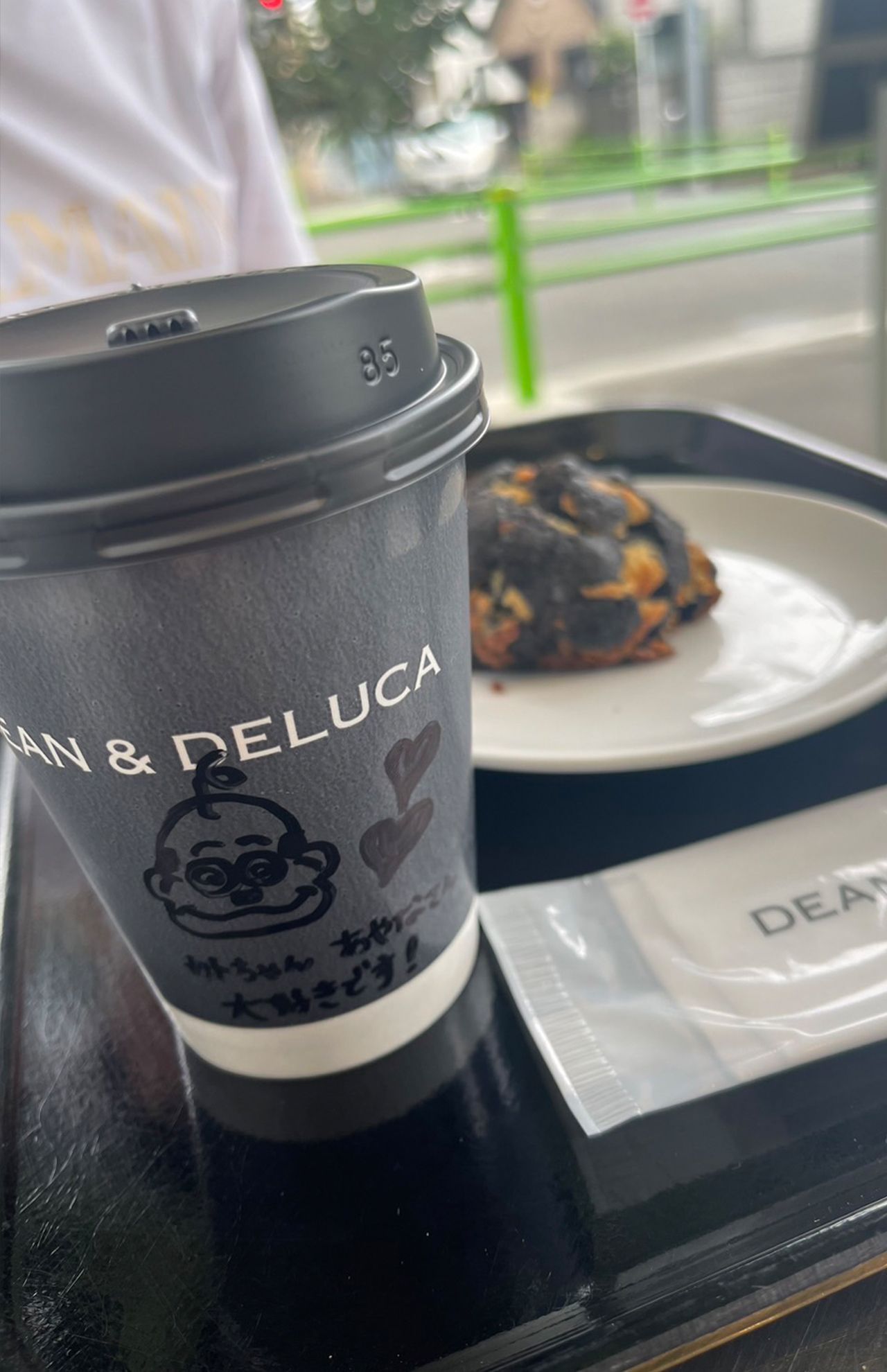 カップにかわいい加トちゃんのイラストが　撮影／加藤綾菜