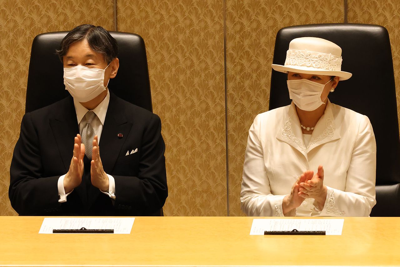 6月21日、『日本学士院賞』の授賞式に臨まれた両陛下。陛下はコロナ禍の五輪開催を懸念されている