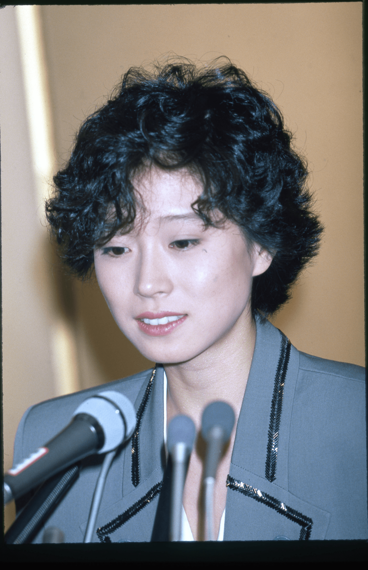 '89年の大みそかに行われた金屏風謝罪会見は今でも語り継がれている