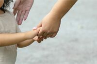 【実録・怖い女】兵庫・西宮に現れた「迷子ばかり見つける女」、不可解な行動と気味の悪い“病癖”