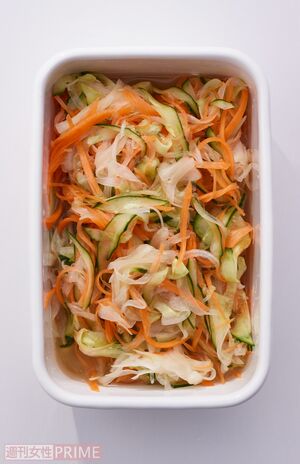 玉ねぎときゅうりの酢漬け　撮影／廣瀬靖士