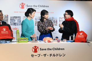 紀子さまと一緒に「セーブ・ザ・チルドレン・ジャパン」創立40年行事に参加した佳子さま（2026年5月7日）