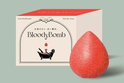 生理中専用の真っ赤な入浴剤が大炎上！「男性に気づかれずに生理中も性交できるスポンジ」と偏見を助長する…