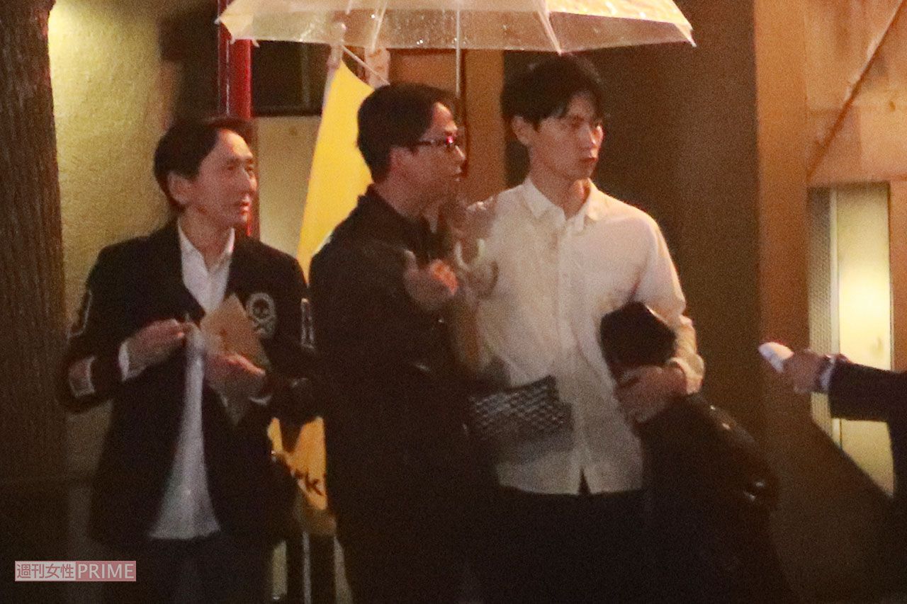 '19年ドラマ『3年A組』打ち上げでの矢島健一、椎名桔平、細田善彦（左から順に）