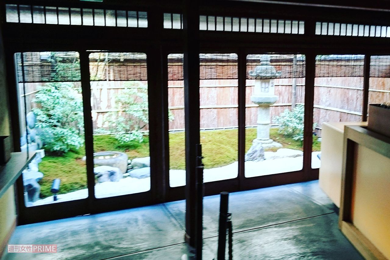 スターバックスコーヒー京都二寧坂ヤサカ茶屋店には立派な庭園も　撮影／編集部