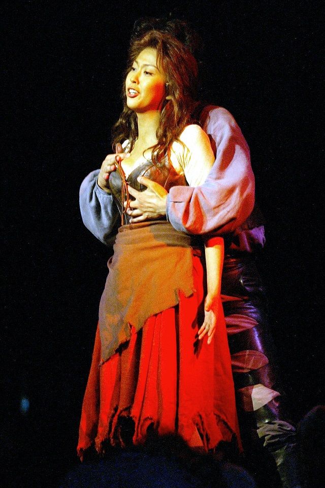 ’02年ミュージカル『ラ・マンチャの男』でアルドンサ役を熱演する松たか子