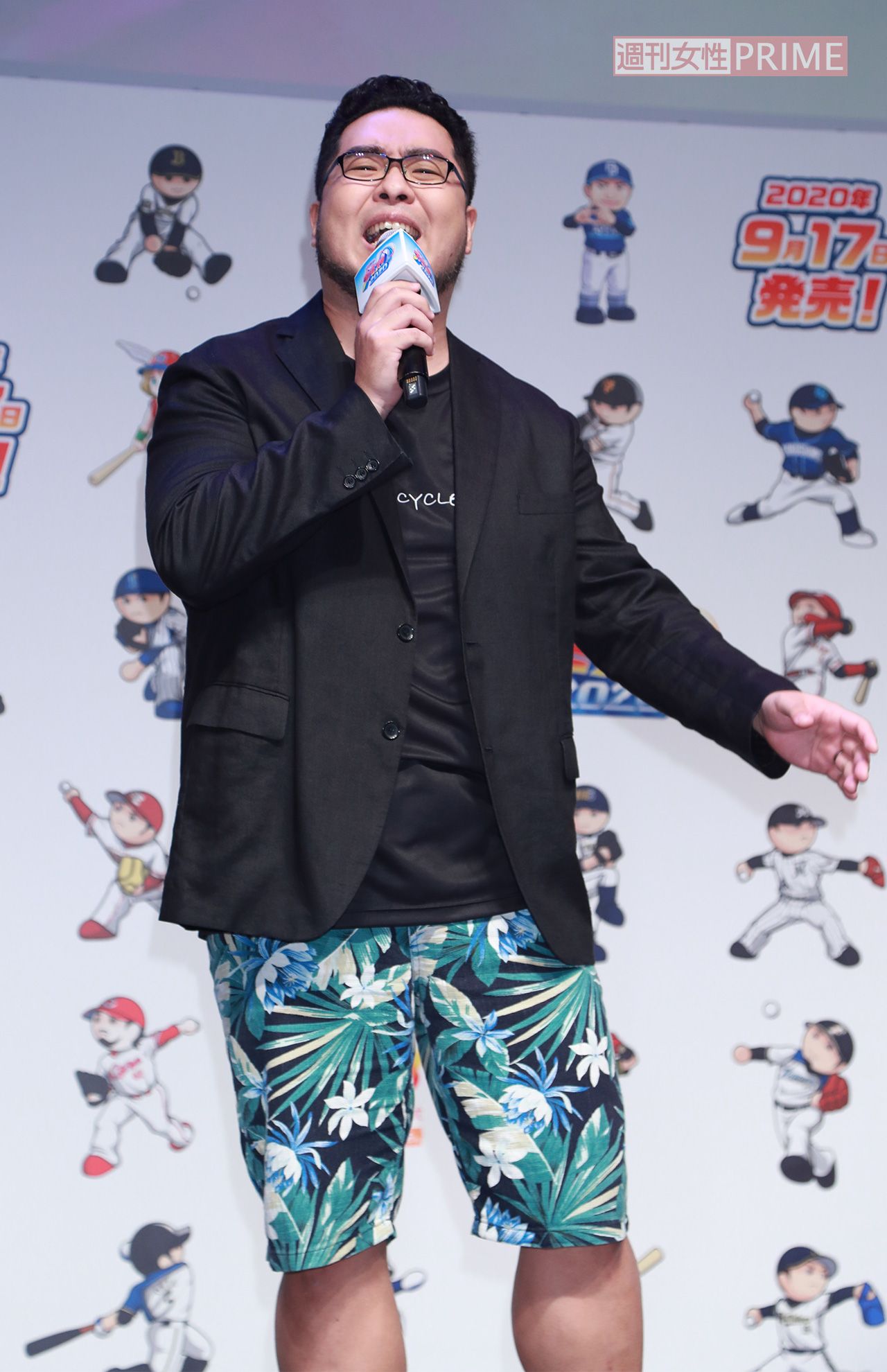 2020年、自身も声優で出演した『ファミスタ2020』テーマ曲を熱唱する落合福嗣