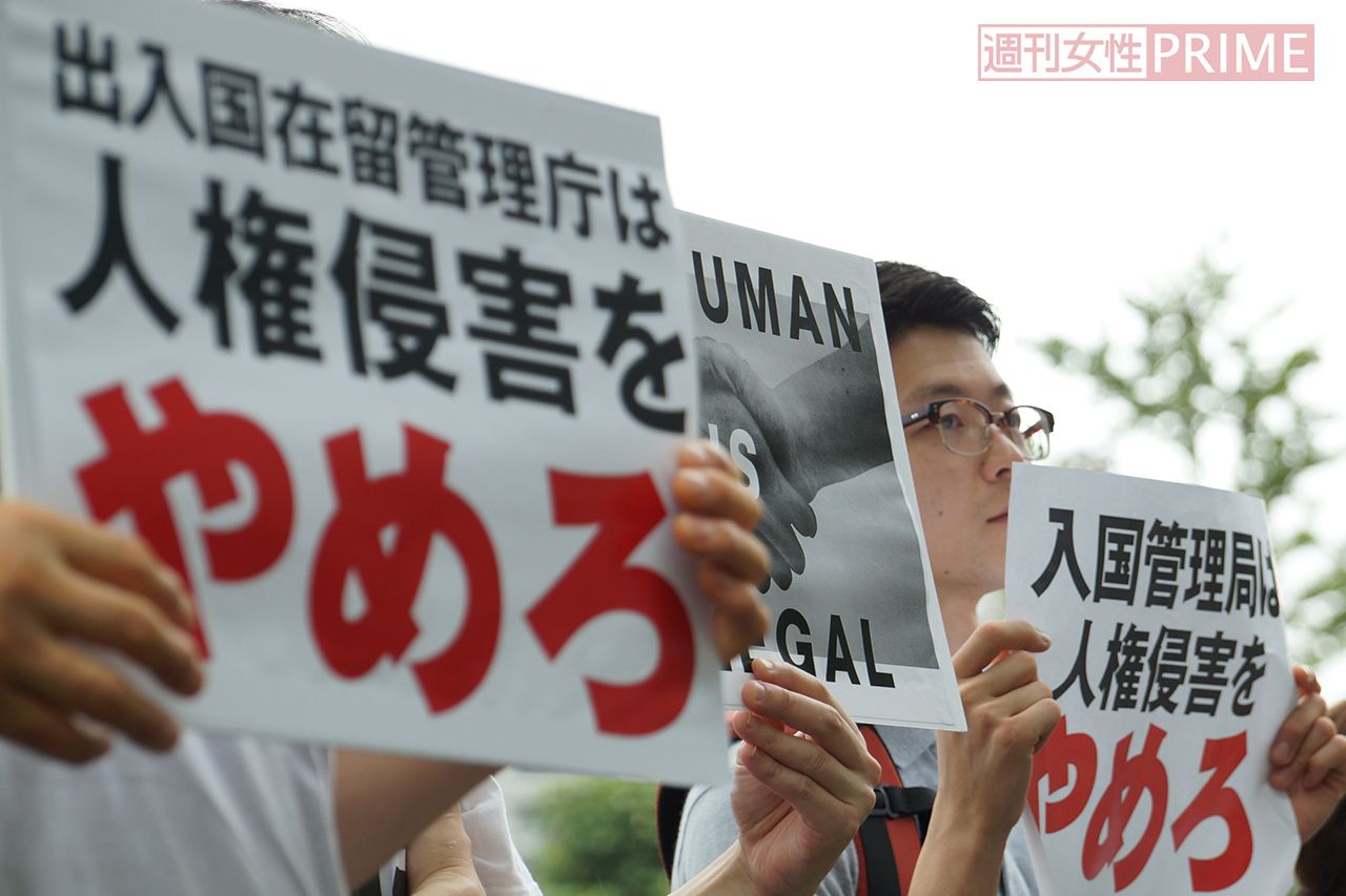 入管前ではたびたび外国人の長期収容への抗議が行われている