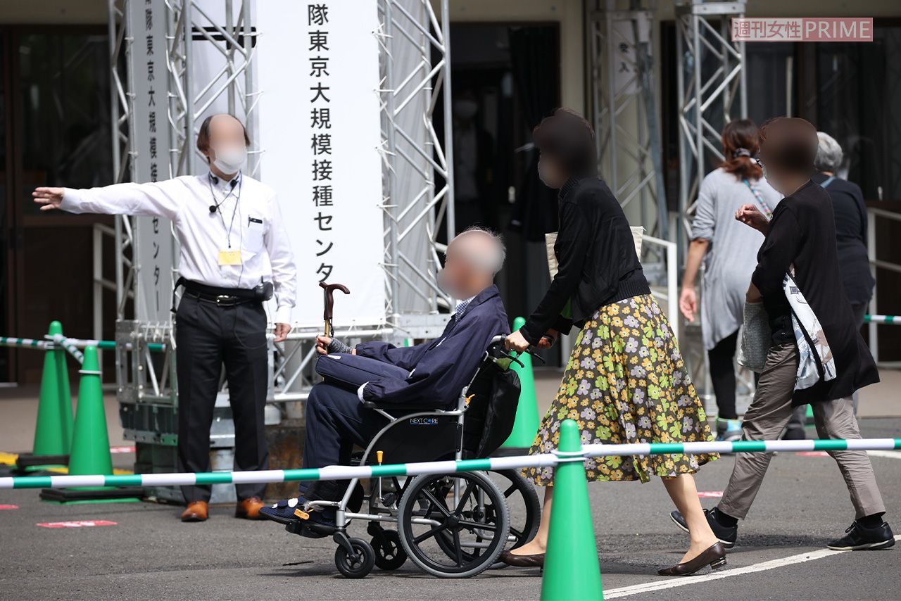 自衛隊で行われた大規模摂取センターの様子