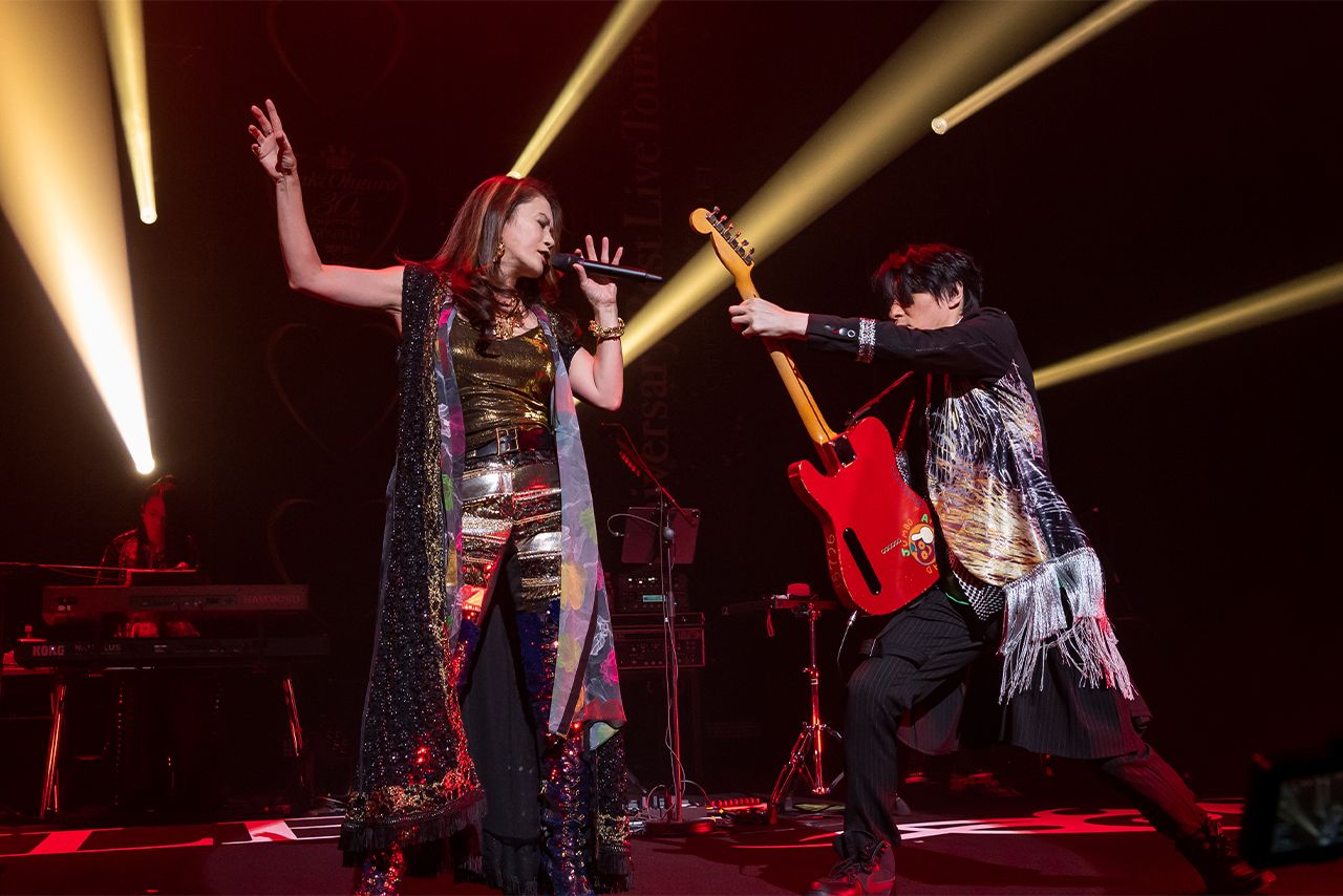 47都道府県を巡るツアー、大黒摩季30周年記念ツアー『SPARKLE』のようす